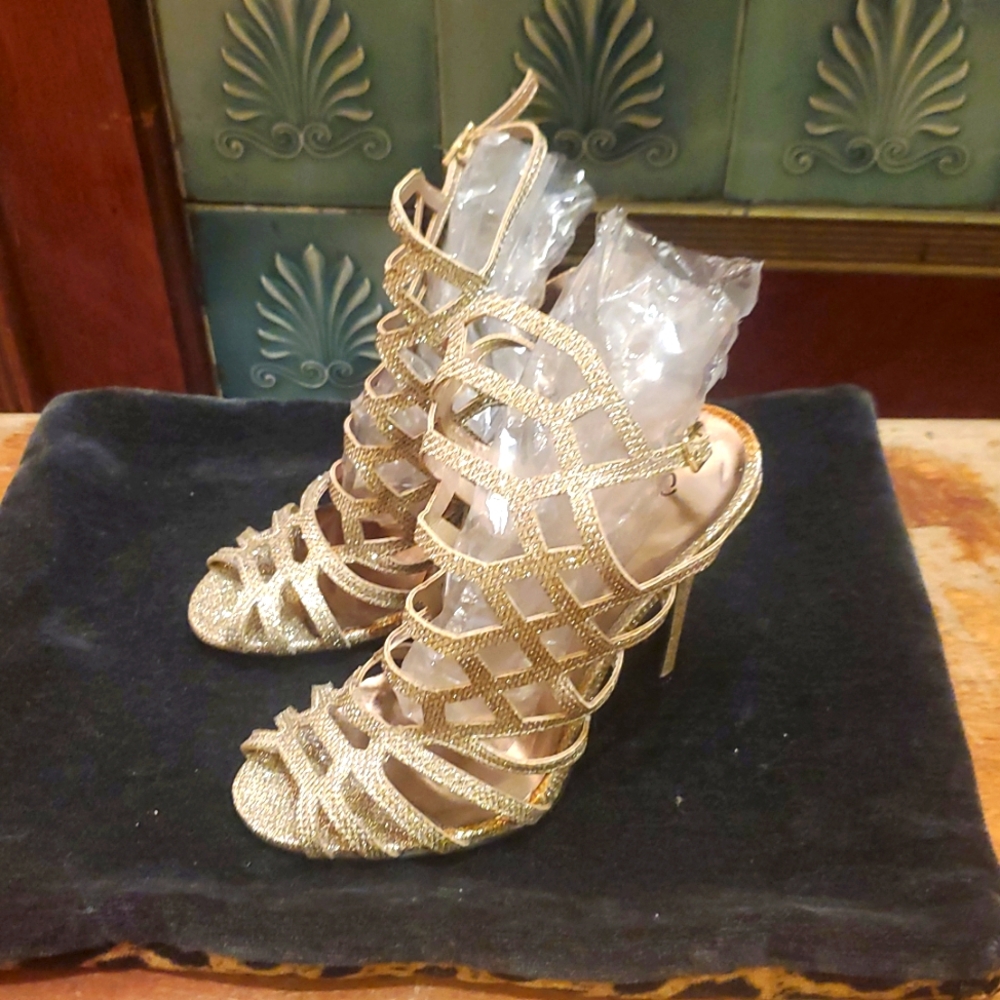 QUPID Elegant Gold Strappy Women's Heels